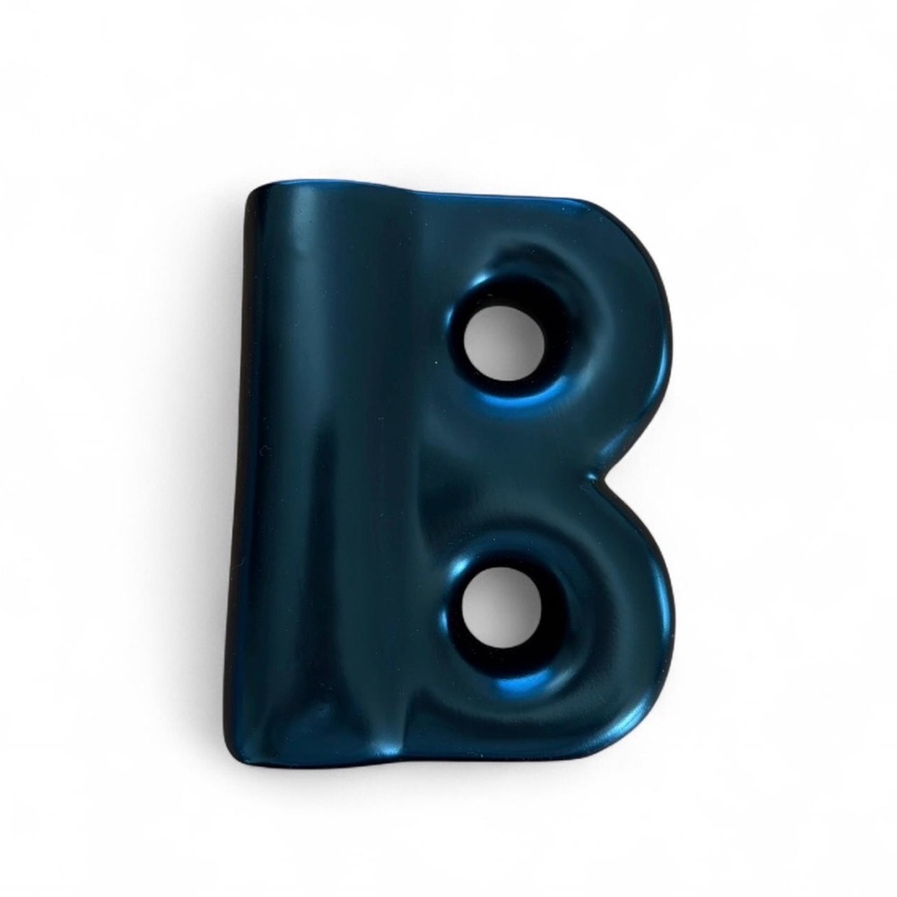 Black “B” flower vase / shelf decoration